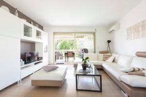 a white living room with a couch and a table at Ideal congress and vacation LIVE IN VILLA PARADOR in Cannes