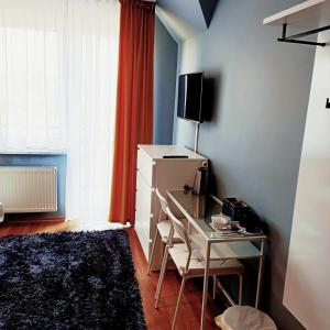 TV a/nebo společenská místnost v ubytování Willa Różana