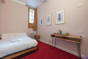 Gallery image of Palmers Lodge Swiss Cottage in London