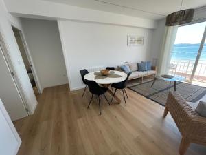 A seating area at Oktheway Perbes Beach 2