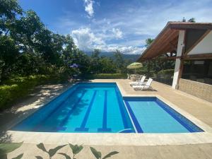 The swimming pool at or close to Glamping Entrearboles - Bellavista