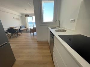 A kitchen or kitchenette at Oktheway Perbes Beach 2