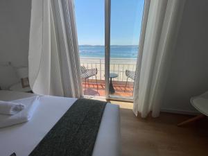 A bed or beds in a room at Oktheway Perbes Beach 2