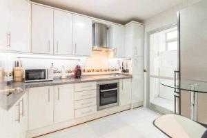 Kuchyň nebo kuchyňský kout v ubytování Miramar junto al recinto ferial de Fuengirola