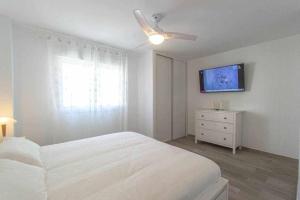 Postel nebo postele na pokoji v ubytování Miramar junto al recinto ferial de Fuengirola