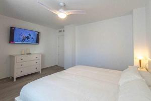 Postel nebo postele na pokoji v ubytování Miramar junto al recinto ferial de Fuengirola