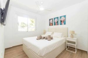 A bed or beds in a room at Santa Marta al lado de los servicios y de la playa