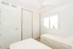 A bed or beds in a room at Santa Marta al lado de los servicios y de la playa