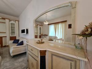A television and/or entertainment centre at Myrtia Guest House