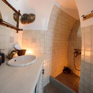 Ένα μπάνιο στο Cave house mARTrona