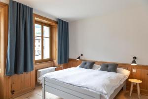 Postel nebo postele na pokoji v ubytování Chasa Fent, Sent Scuol im Engadin