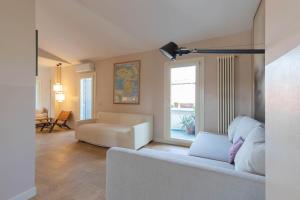 Гостиная зона в Milan Retreats