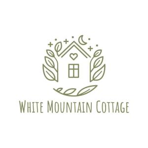 um logótipo para uma casa rústica de montanha branca em White Mountain Cottage em Newry