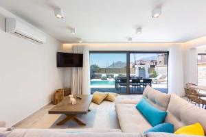 A seating area at Villa Smili-Naiades/3 bedrooms, luxury, beachfront