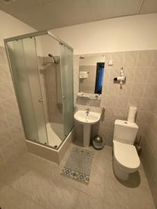 Koupelna v ubytování VILARHOTEL