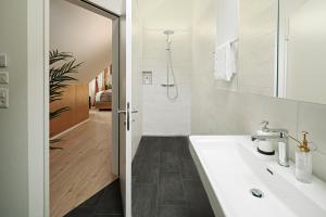 Koupelna v ubytování EH Apartments Merkur + 37 fotografií