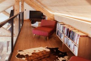 Biblioteca din acest apartament