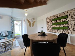 a living room with a table and chairs at Comfort Zone Ostróda Villa Apartment C in Ostróda