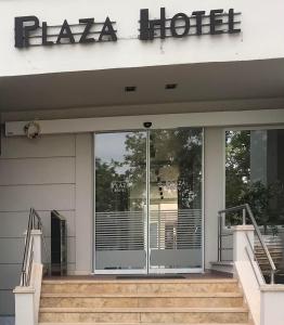 Majutusasutuse Plaza Hotel fassaad või sissepääs