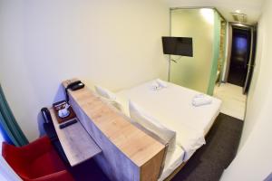 TV a/nebo společenská místnost v ubytování Taksim Hotel V Plus