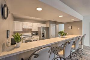 ValparaisoにあるUpdated Townhome with Deck about 12 Mi to Beaches!のギャラリーの写真 +19枚の写真