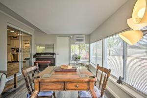 Fotografie z fotogalerie ubytování 6 Mi to State Farm Stadium WFH-Friendly Home! v destinaci Sun City