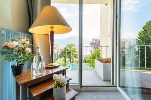 Fotografie z fotogalerie ubytování Rooms in Splendid Apartment with Parking-Stunning Lake View v destinaci Montreux