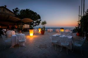 En restaurant eller et andet spisested på La Riserva di Castel d'Appio- Charme & Relax