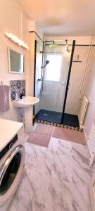 Kylpyhuone majoituspaikassa Le Douillet par Picardie Homes