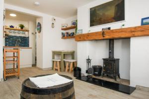 Gallery image of Mermaid Cottage - Wood Burner- by Brighton Holiday Lets in Brighton & Hove