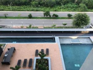 an overhead view of two swimming pools on a building at Buyan Departamentos in Mérida