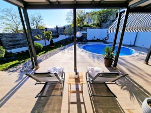 Fotografie z fotogalerie ubytování Holiday house Boost with heated pool v destinaci Klis