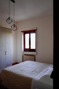 Letto o letti in una camera di Atomos
