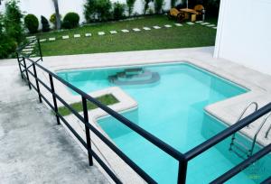 a swimming pool with aicrobialicrobial blue water at Casareal Hotel by Cocotel in Concepcion