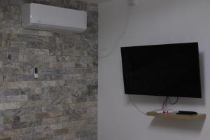 TV a/nebo společenská místnost v ubytování Eastside Suites