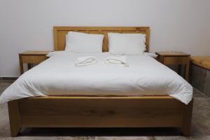Postel nebo postele na pokoji v ubytování Eastside Suites