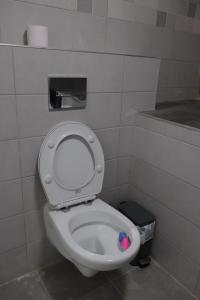 Koupelna v ubytování Eastside Suites