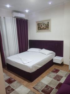 Postel nebo postele na pokoji v ubytování Hotel Kaloshi