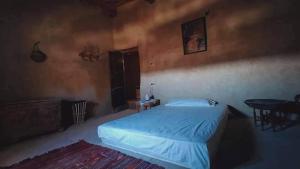 A bed or beds in a room at NaInshal Siwa