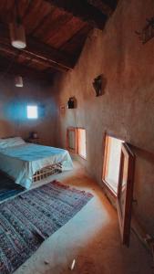 A bed or beds in a room at NaInshal Siwa