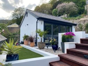 Gallery image of Adorable Tiny Home Garage Conversion Matlock Bath in Matlock