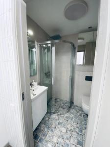 Koupelna v ubytování AMBER APARTMENTS - SUNNY STUDIO