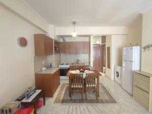 Fotografie z fotogalerie ubytování Dreamy 2 bedroom condo with free parking v destinaci Nea Kallikratia