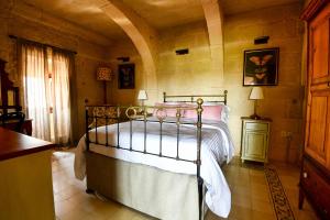 Postel nebo postele na pokoji v ubytování Maria's B&B