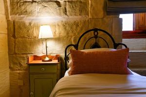 Postel nebo postele na pokoji v ubytování Maria's B&B