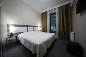 Voodi või voodid majutusasutuse Discovery Hotel toas