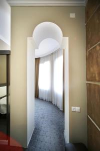Voodi või voodid majutusasutuse Discovery Hotel toas