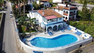 The swimming pool at or close to VILLA LUDO a ZAMBRONE TROPEA