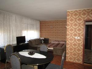 TV a/nebo společenská místnost v ubytování Apartman Milena