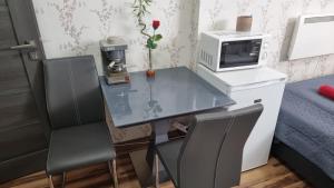 A kitchen or kitchenette at Csillag Apartman